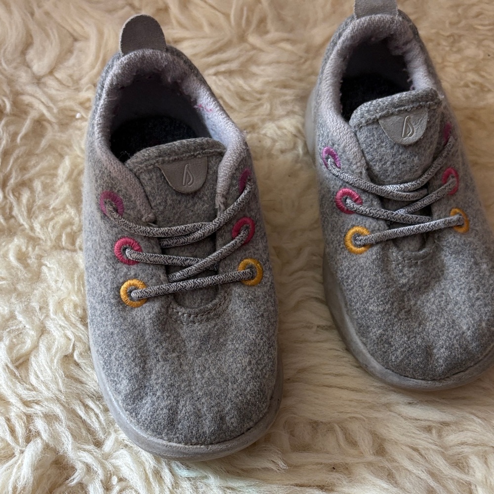 Allbirds wool Gray Kids running shoes sz T8 play condition